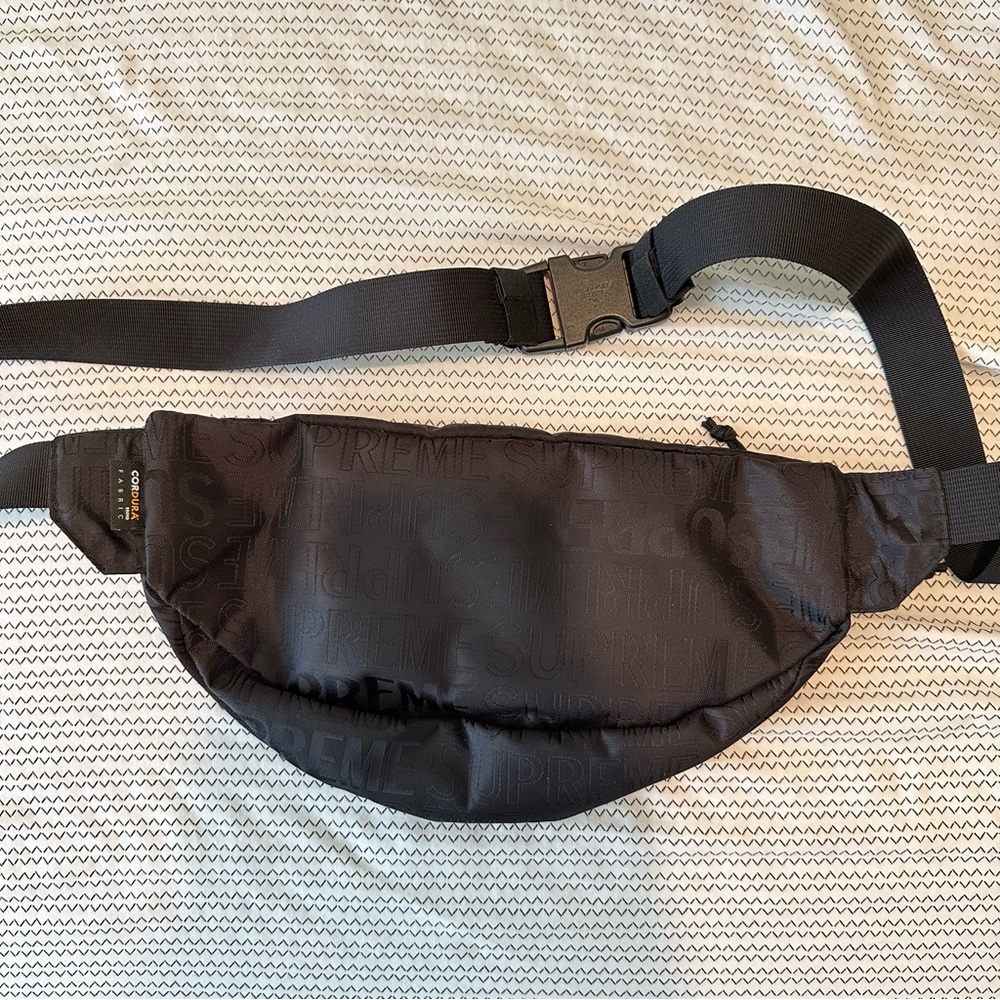 Supreme Waist Bag SS19 Black - Stylish & Functional Streetwear Accessory - Picture 3 of 3